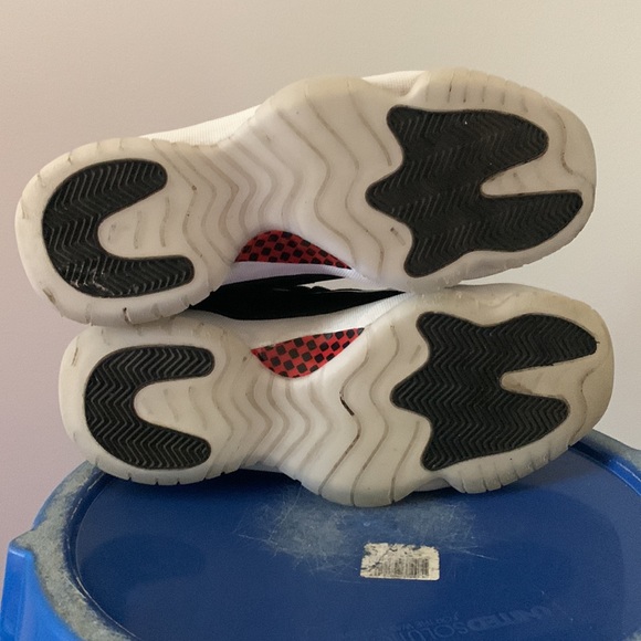 Shoes - Picture 4 of 5